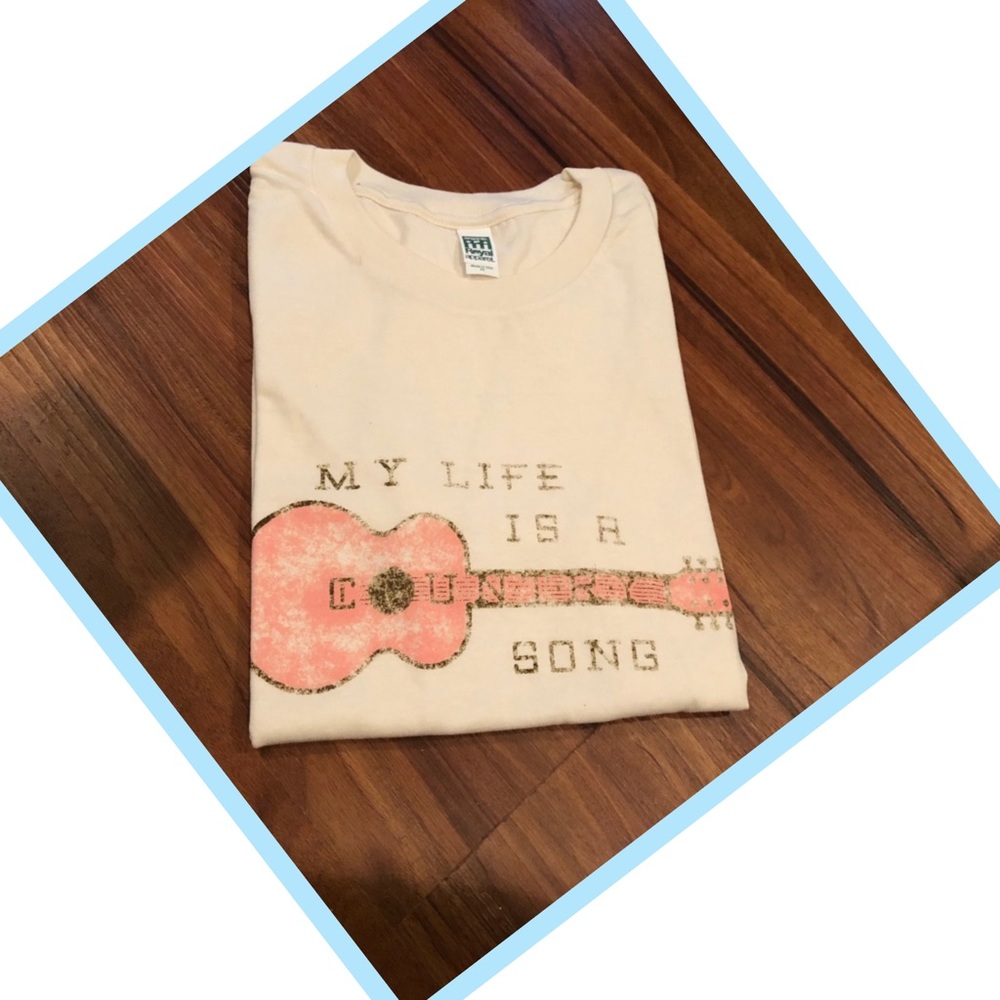 🌸🐝Organic material T-Shirt w/pink guitar‼️ - Picture 1 of 2